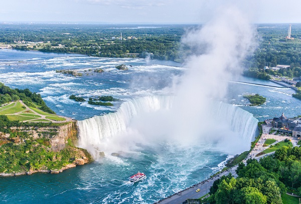 5 Cool places to travel to in canada