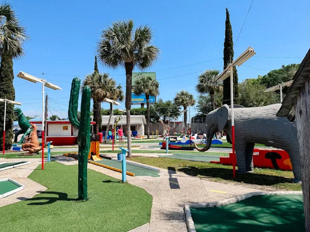 Play a Round of Beachside Mini Golf
