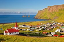 Traveling in Iceland: Chasing the Northern Lights or Glaciers? Plan Your Dream Itinerary