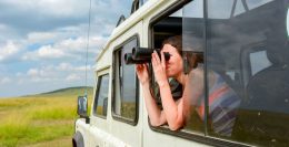 Seeing the Savanna: The Ultimate Guide to Travel Binoculars for Safari